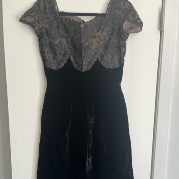 WOMEN'S VINTAGE 50'S BLACK VELVET EVENING DRESS - Picture 1 of 5